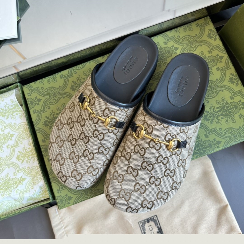 G*u*i slippers